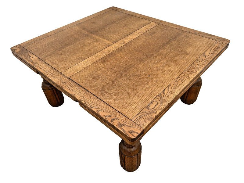 Farmhouse English Tudor Expansion Coffee Table Turned Bulbous legs Quarter sawed