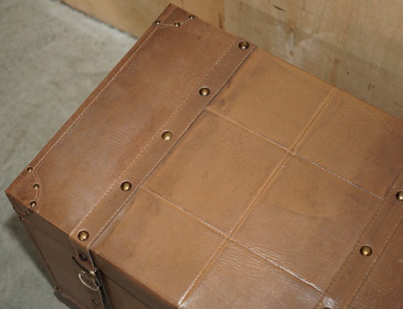 BROWN SADDLE LEATHER SUITCASE TRUNK COFFEE OR SIDE END TABLE NICE DECORATIVE gallery