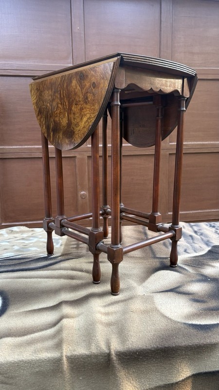 A+ Baker Furniture Co Vintage Gate Leg Drop Leaf Side Table Burled Walnut Wood