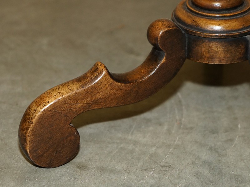 FULLY RESTORED ANTIQUE CHARLES TOZER OYSTER MAHOGANY TRIPOD SIDE END LAMP TABLE gallery