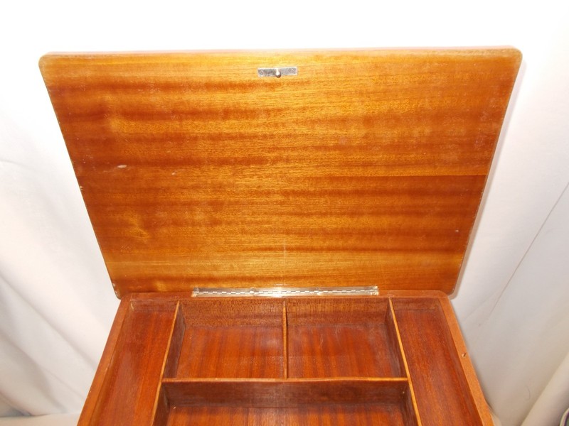 Vintage Lador Inlaid Wood Side Table Music Box Italy Carillion Svizzero NICE gallery