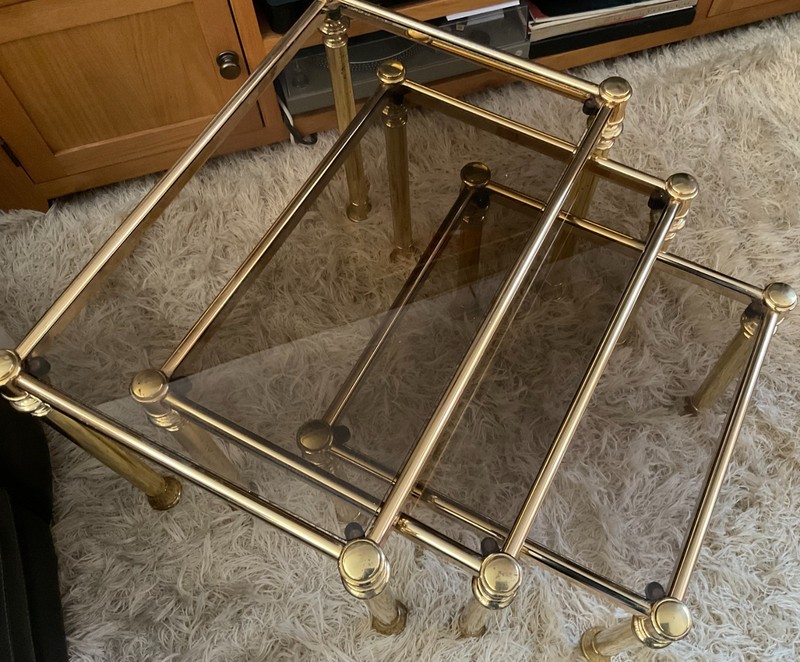 VINTAGE RETRO FINE QUALITY NEST OF 3 ORMOLU BRASS AND GLASS COFFE TABLES gallery
