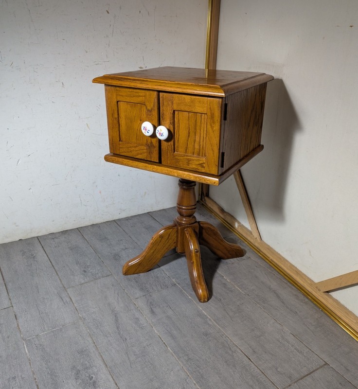 Vintage Rustic Country Oak Pedestal Telephone Table Sewing Cabinet Nightstand R8