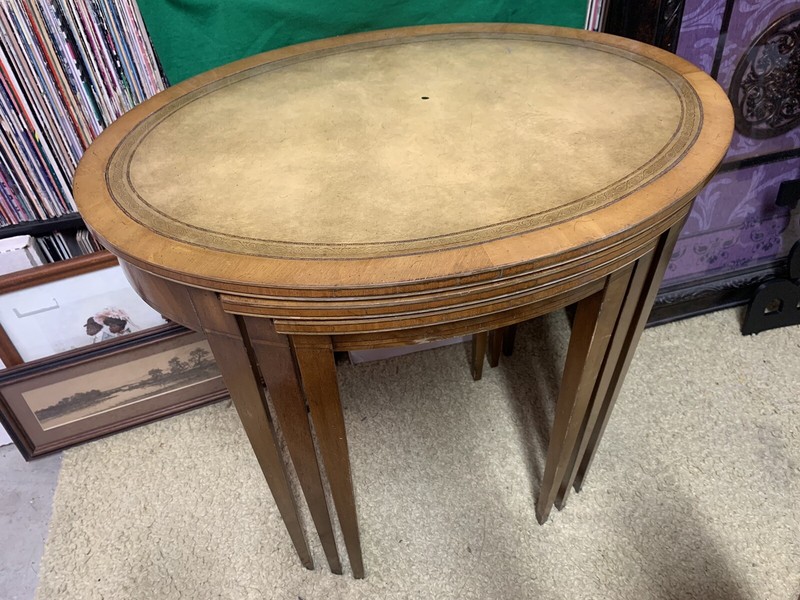 Stunning Weiman Heirloom Antique NESTING TABLES ~ 3 Gold Embossed End Tables