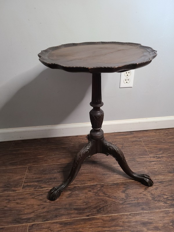 Antique Mahogany Tripod Table Pie Crust Top Talon Claw Foot Chippendale Style