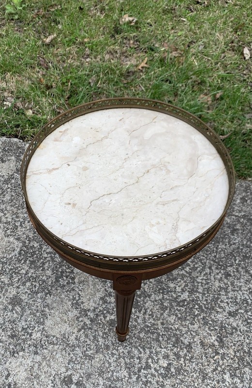 Vtg French Louis XVI Style Wood/ Marble Top Side Table Brass Gallery Hearts Rail gallery