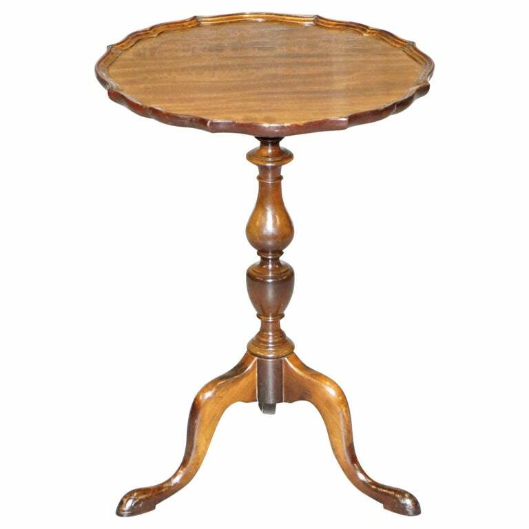 STUNNING VINTAGE LIGHT MAHOGANY PIE CRUST EDGE TRIPOD LAMP SIDE END WINE TABLE