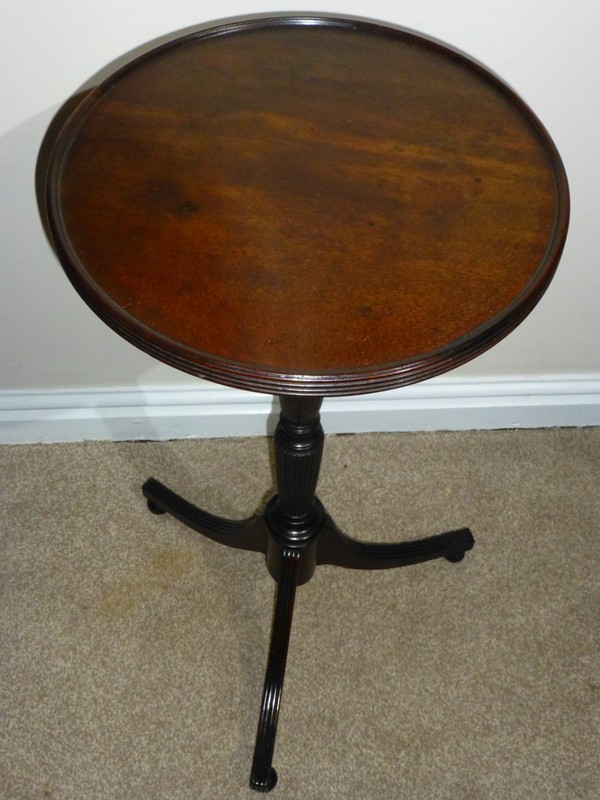 Antique Regency Gillows circular round tripod occasional lamp wine table Gillow