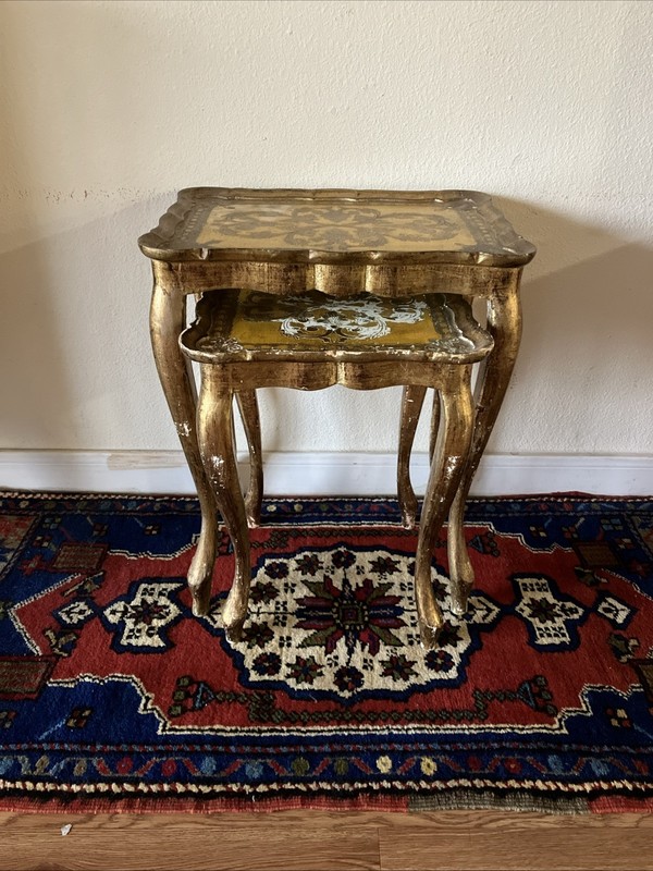 Set Of 2 Italia “Florentine” Gold Gilt Nesting Tables Ornate Design Italy