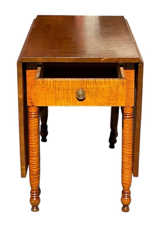Antique Federal Tiger Maple Dropleaf Dining Table with Full Drawer - Exceptional gallery