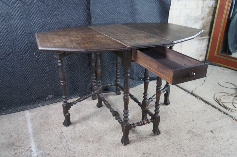 Antique William & Mary Style Walnut Dropleaf Gateleg Parlor Table gallery