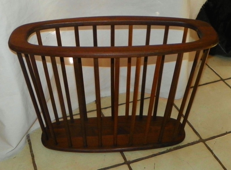 Walnut Magazine Rack / Magazine Stand (MR-42) gallery