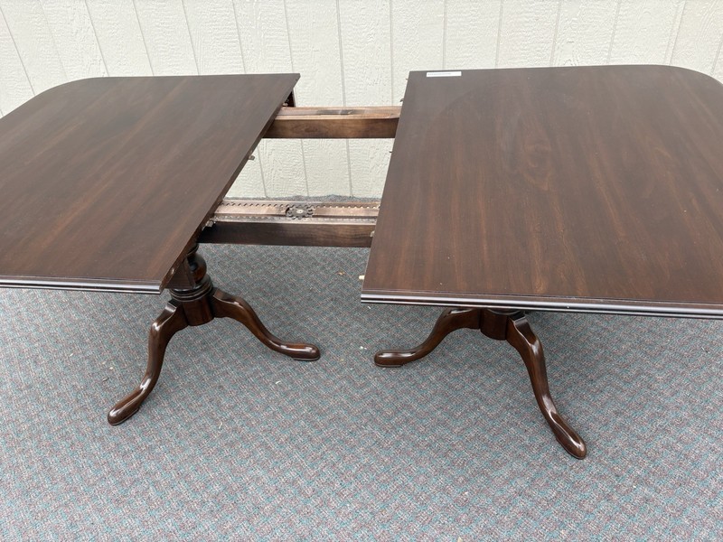 66606 ETHAN ALLEN Mahogany Dining Table gallery