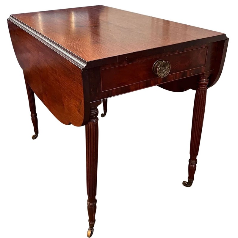 Antique American New England Federal Mahogany Pembroke Drop-Leaf Table c. 1820