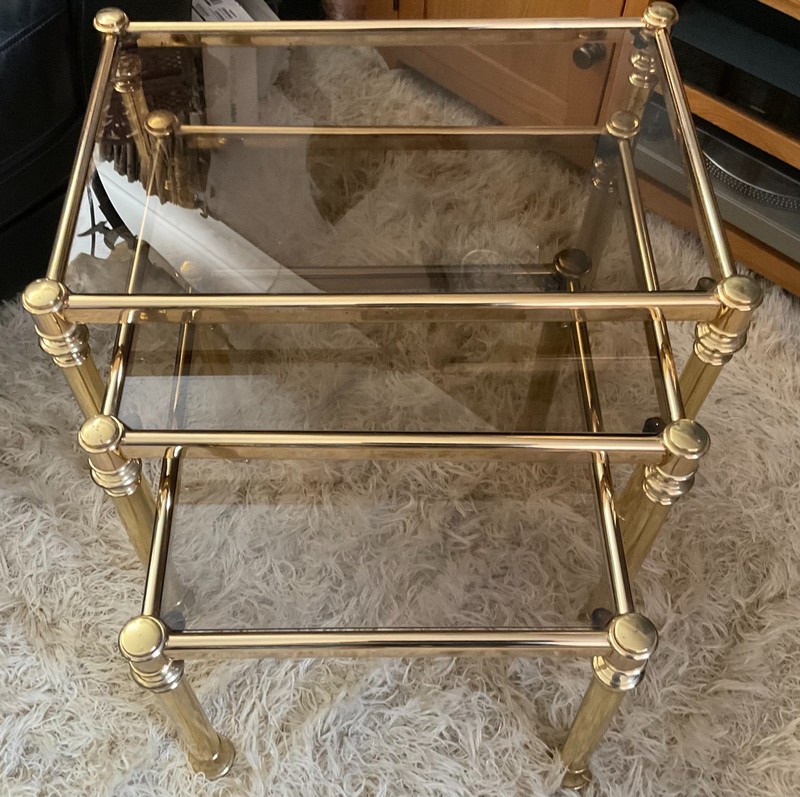 VINTAGE RETRO FINE QUALITY NEST OF 3 ORMOLU BRASS AND GLASS COFFE TABLES gallery
