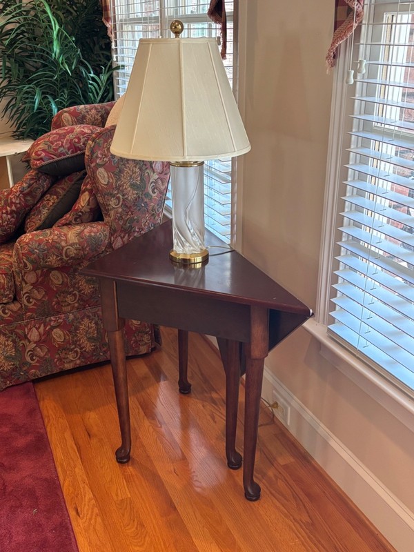 Vintage Queen Anne Style Handkerchief Gate Leg Table Drop Leaf Corner gallery
