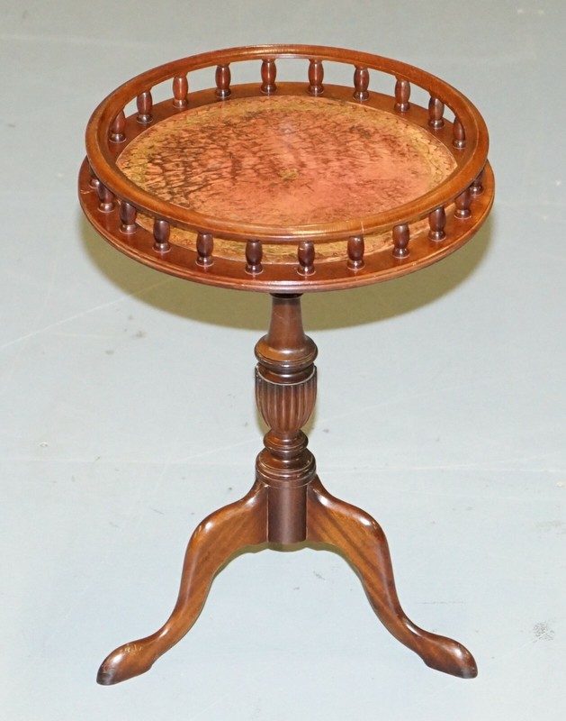 VINTAGE MAHOGANY WITH BROWN LEATHER TOP GALLERY RAIL SIDE END LAMP WINE TABLE gallery
