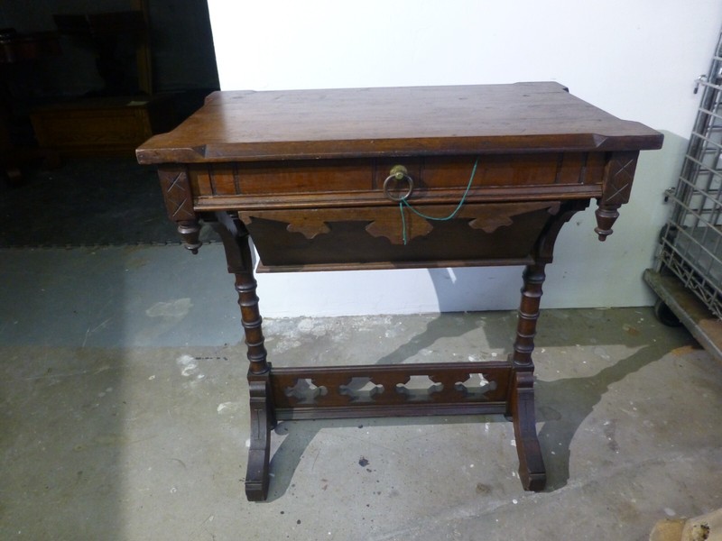 VIVTORIAN EASTLAKE WALNUT POT BELLY WORK SEWING TABLE c1870
