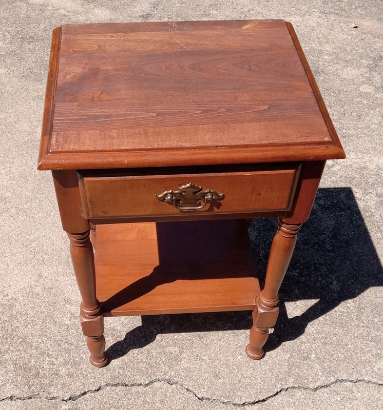 Mid Century Maple Nightstand / Side Table (NS214)