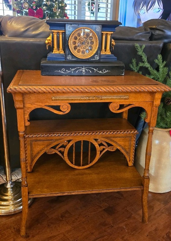 Antique Victorian Parlor Table 1920s Brown Walnut Or Oak Side Table 85340