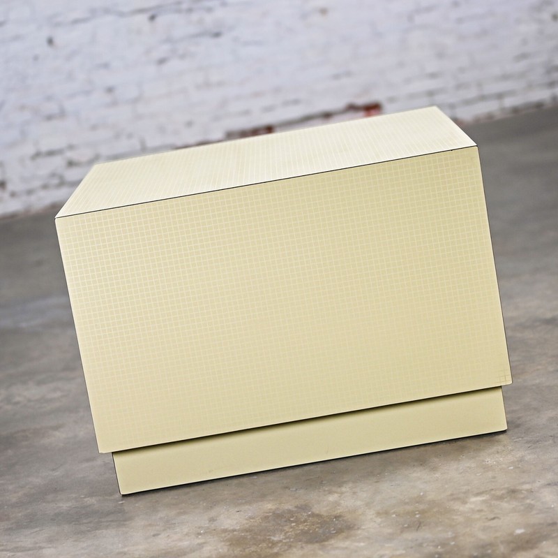 1980s Modern Laminate Cube End Table Style of Milo Baughman for Thayer Coggin gallery