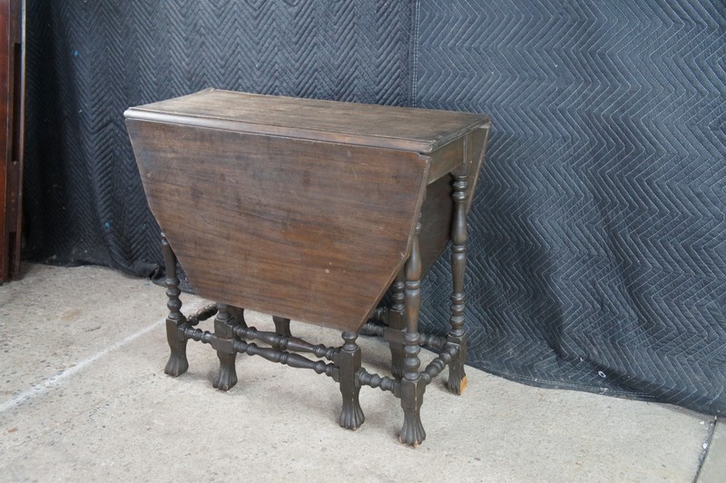 Antique William & Mary Style Walnut Dropleaf Gateleg Parlor Table gallery