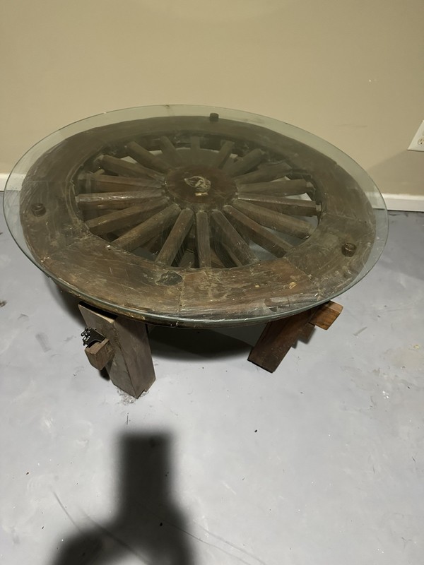Antique Wagon Wheel Table. Early American Style. Solid Oak. Circa 1900.