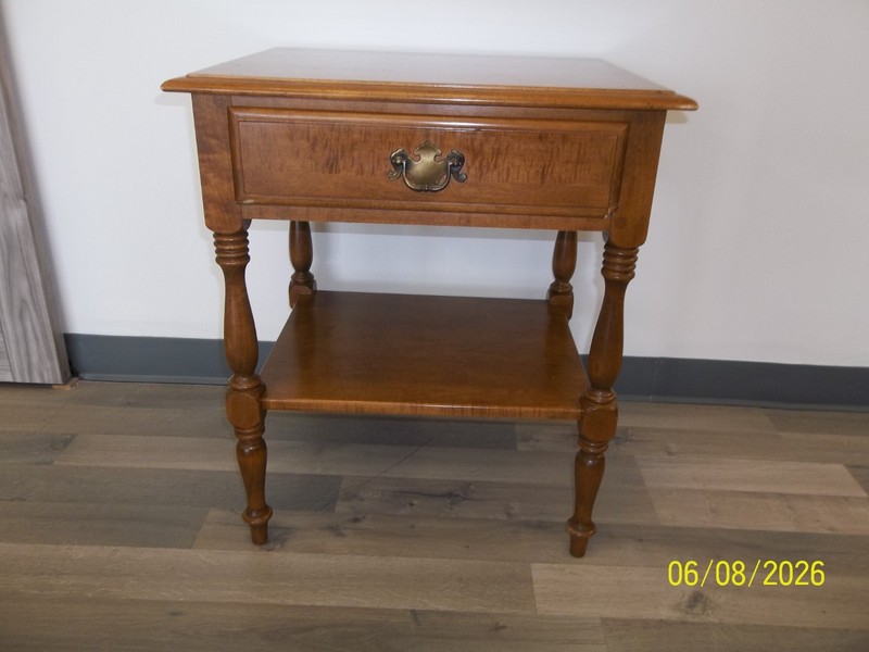 ETHAN ALLEN Heirloom Maple Nutmeg Colonial Early American Nightstand w/ Drawer