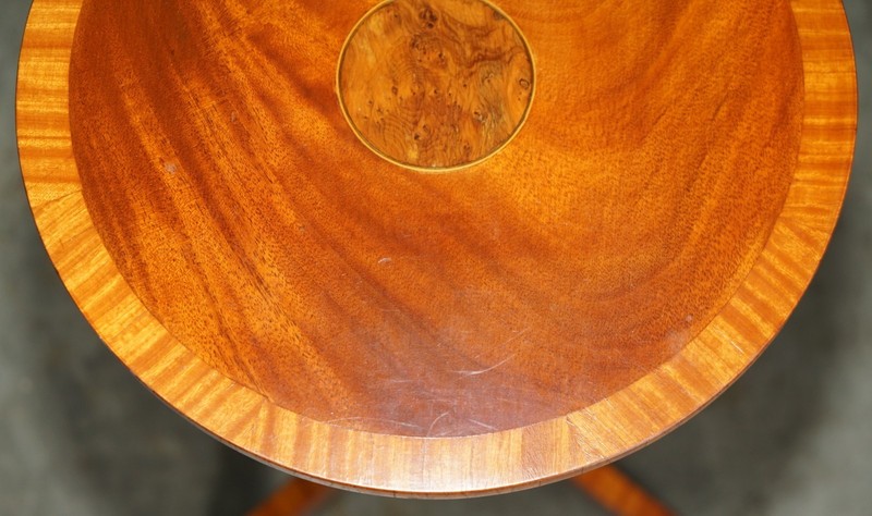 PAIR OF FULLY RESTORED FLAMED MAHOGANY POLLARD OAK ROUND TRIPOD SIDE END TABLES gallery