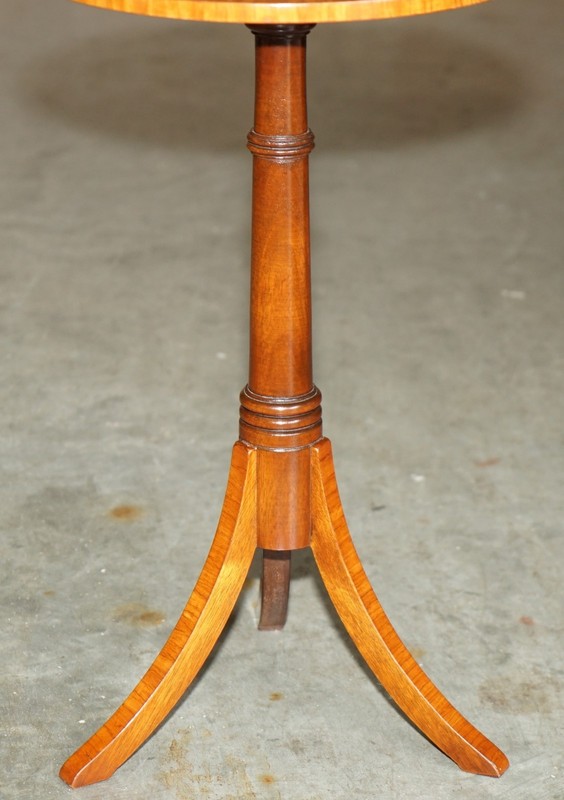 PAIR OF FULLY RESTORED FLAMED MAHOGANY POLLARD OAK ROUND TRIPOD SIDE END TABLES gallery