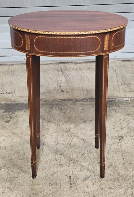 Baker Colonial Williamsburg Federal Style Mahogany Oval Inlaid Side Table Rare gallery