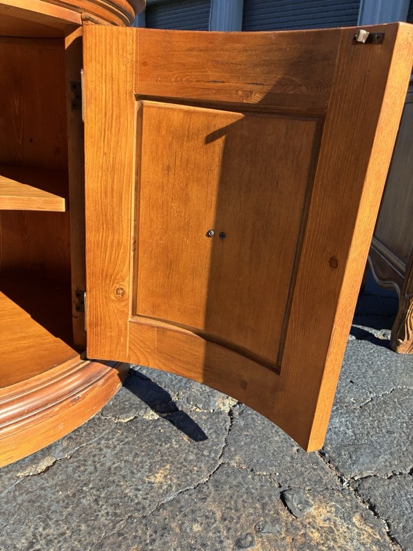 This Ethan Allen Tuscan Oval Cabinet Drum Table gallery
