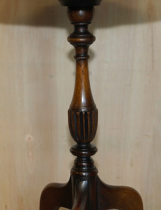 VINTAGE MAHOGANY CARVED LEGS PIE CRUST EDGE TRIPOD LAMP SIDE END WINE TABLE gallery