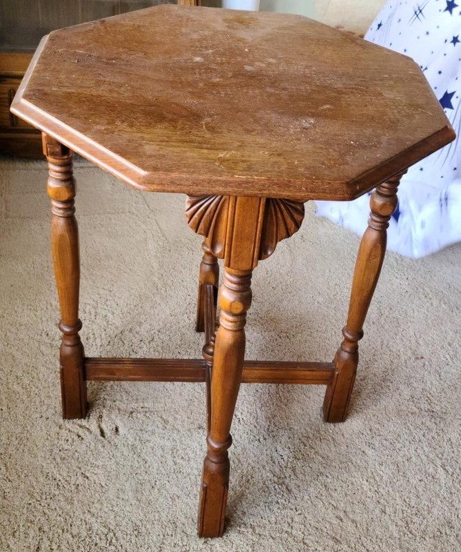Antique Solid Wood Octagon Shaped Accent Table – Carved Inverted Fan Accent –GDC