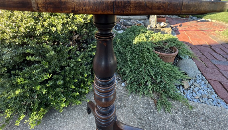Federal Mahogany Candlestand turned post arched spider leg base 29x22” 19th C gallery
