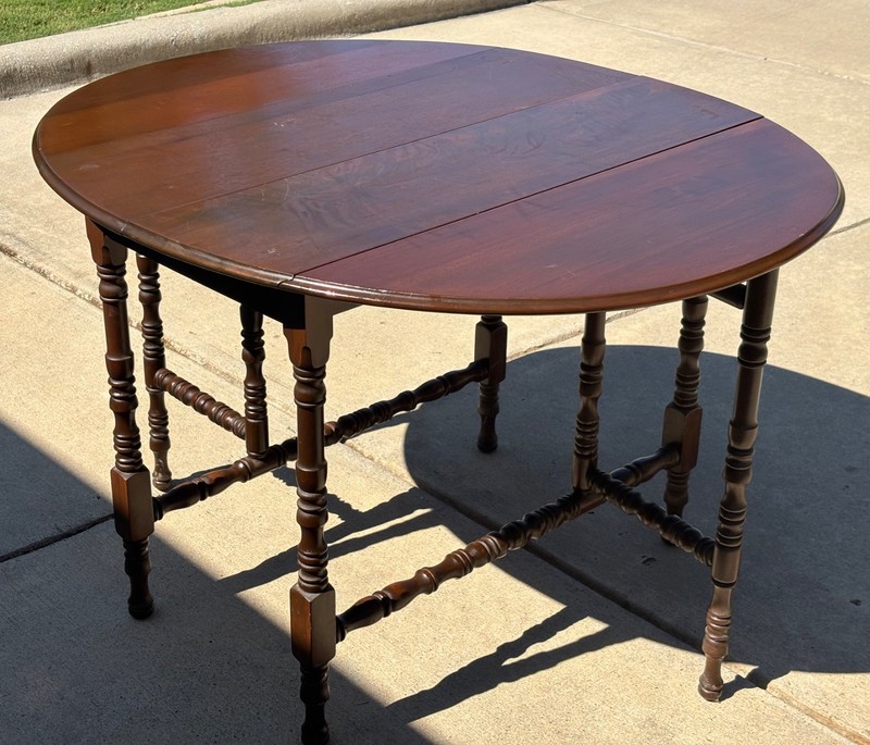 Antique Oval Dropleaf Gate Leg Table with Three 8”leaves