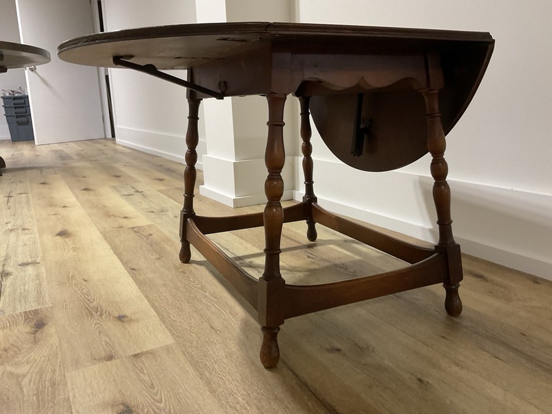 Vintage Cherry Finish Drop-Leaf Gateleg Table – Space Saving Accent/Dining Table gallery
