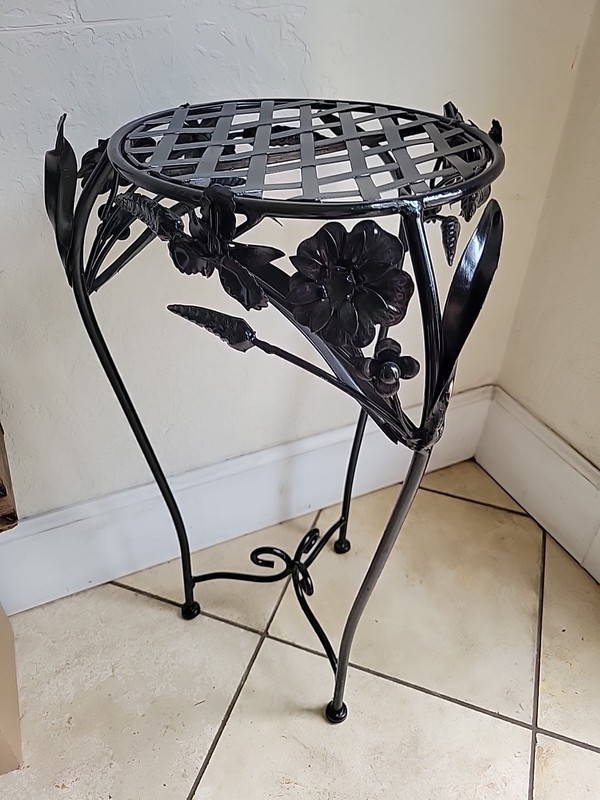 Vintage Italian wrought iron garden Side table Plant Stand Flowers & Leaves