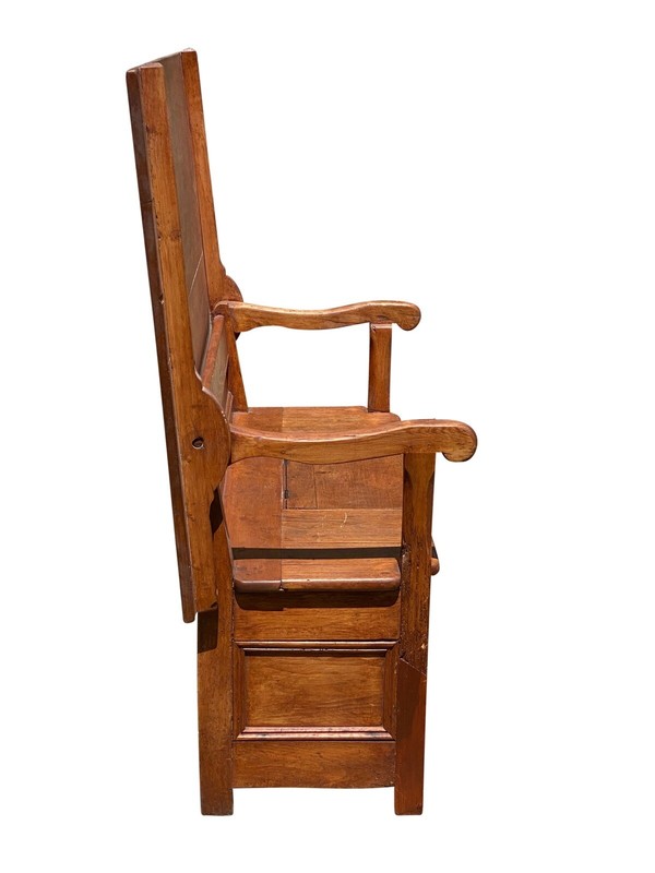 IMPORTANT ANTIQUE QUEEN ANNE PERIOD CONNECTICUT TILT TOP TAVERN / HUTCH TABLE gallery
