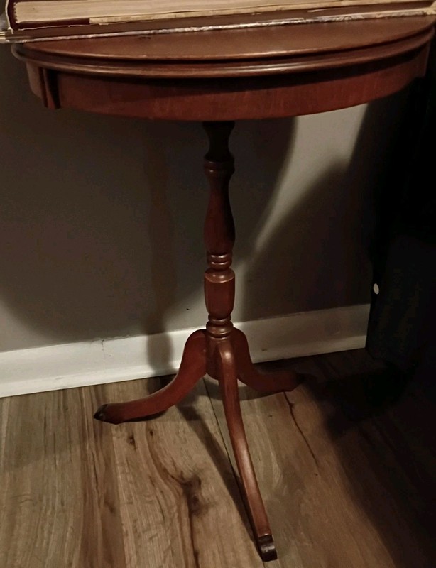 Beautiful Vintage Mahogany Drum Table