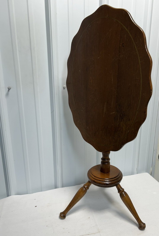 Vintage Scalloped Oval Tilt-Top Pedestal Side Table Cornwall Wood Products Maine gallery