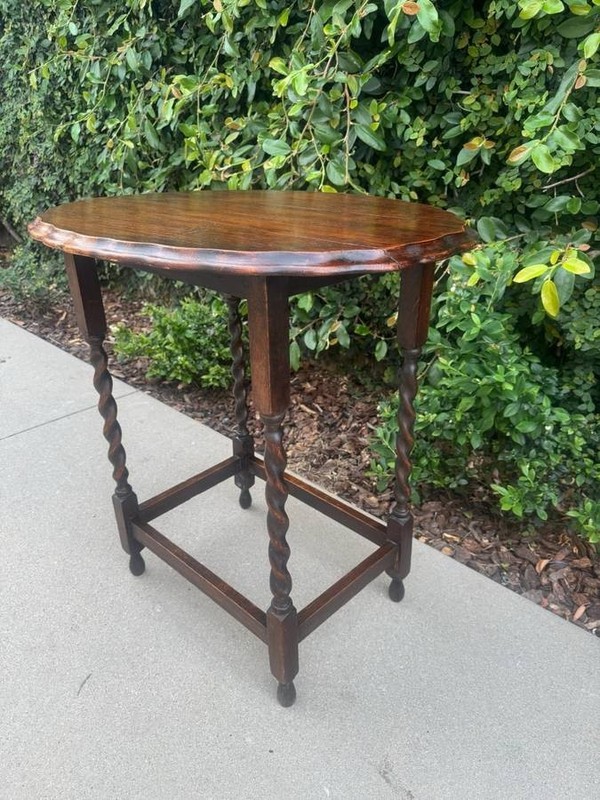 Jacobean Oak Barley Twist End/ Side Accent Table gallery