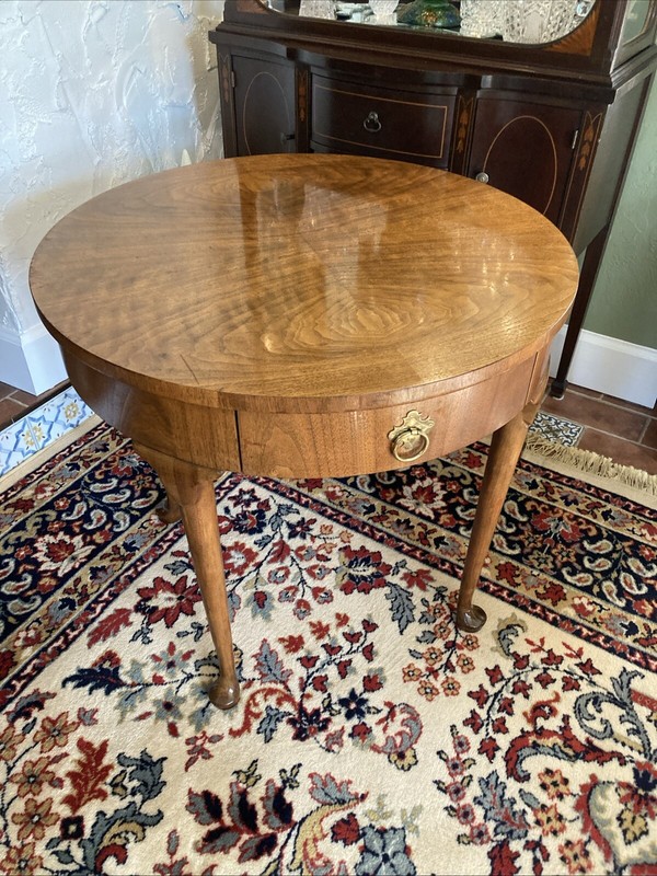 Baker Furniture Queen Anne Walnut Side Table End Table Round W/ Drawer