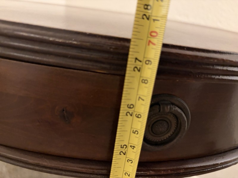 Federal Style (Duncan Phyfe) Antique Mahogany Round Accent Table gallery