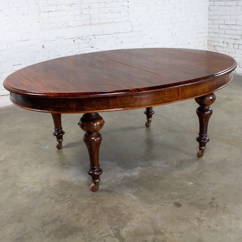 Antique William IV Style Mahogany Oval Dining Table w/Turned Legs & Casters