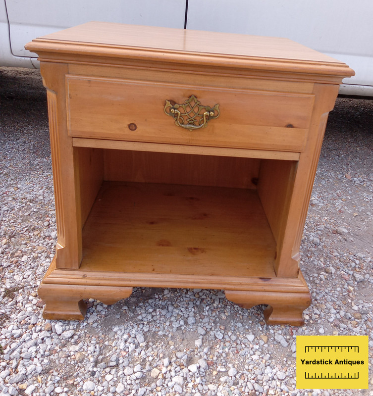 Mid Century Pine Nightstand / Side Table by Martinsville (JLC-NS75)