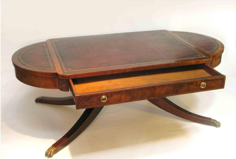 VINTAGE WEIMAN GEORGIAN STYLE TOOLED LEATHER TOP MAHOGANY COFFEE TABLE gallery