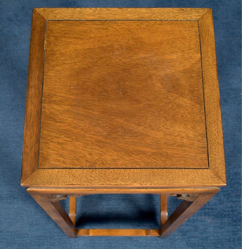 Late 20th Century Tall Chinoiserie Style Mahogany Pedestal Stand gallery