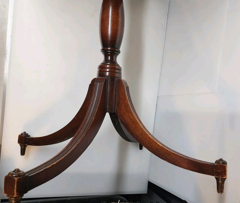 Mahogany Federal Pedestal Philadelphia End Table 26" With Pullout Drawer gallery