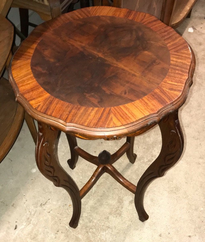 Mahogany Carved Lamp Table with Burl Inlay (T120)